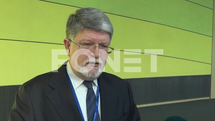 Vučić okleva da raspiše izbore